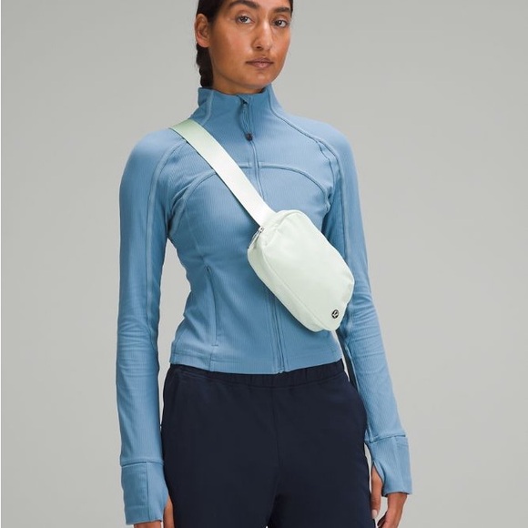 Lululemon Everywhere Belt Bag - Picture 4 of 8